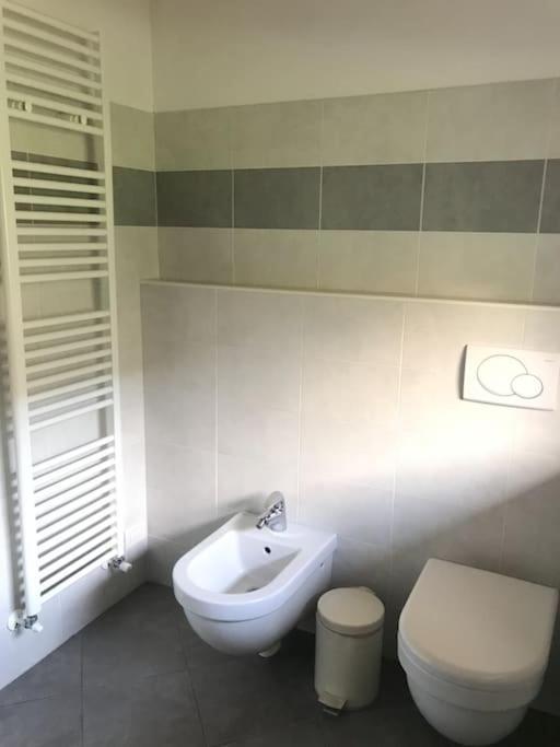 Appartamento Porta Del Garda Dro Esterno foto